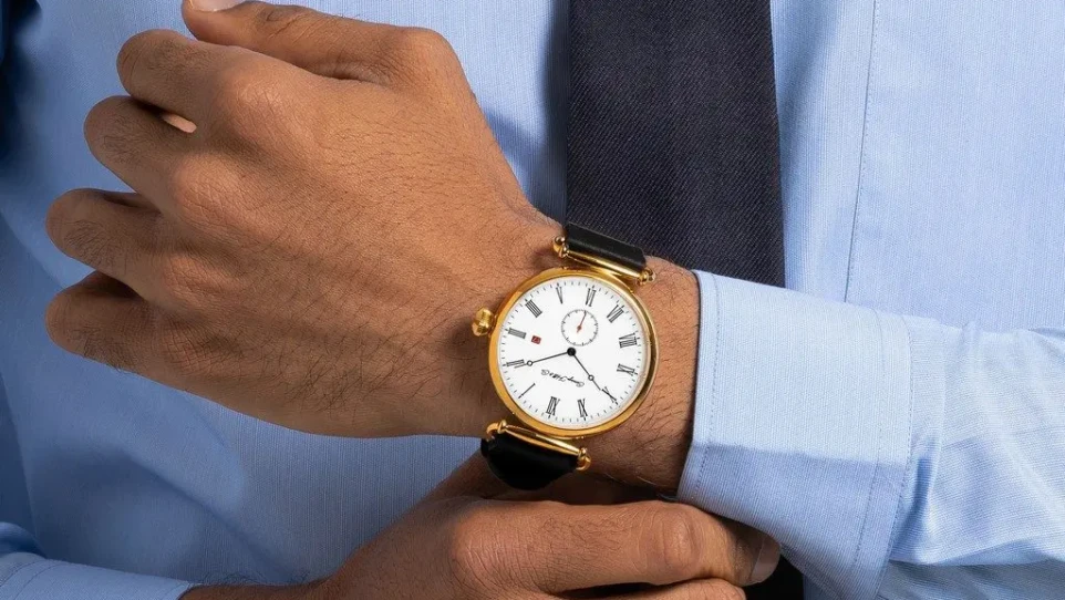 what wrist to wear watch