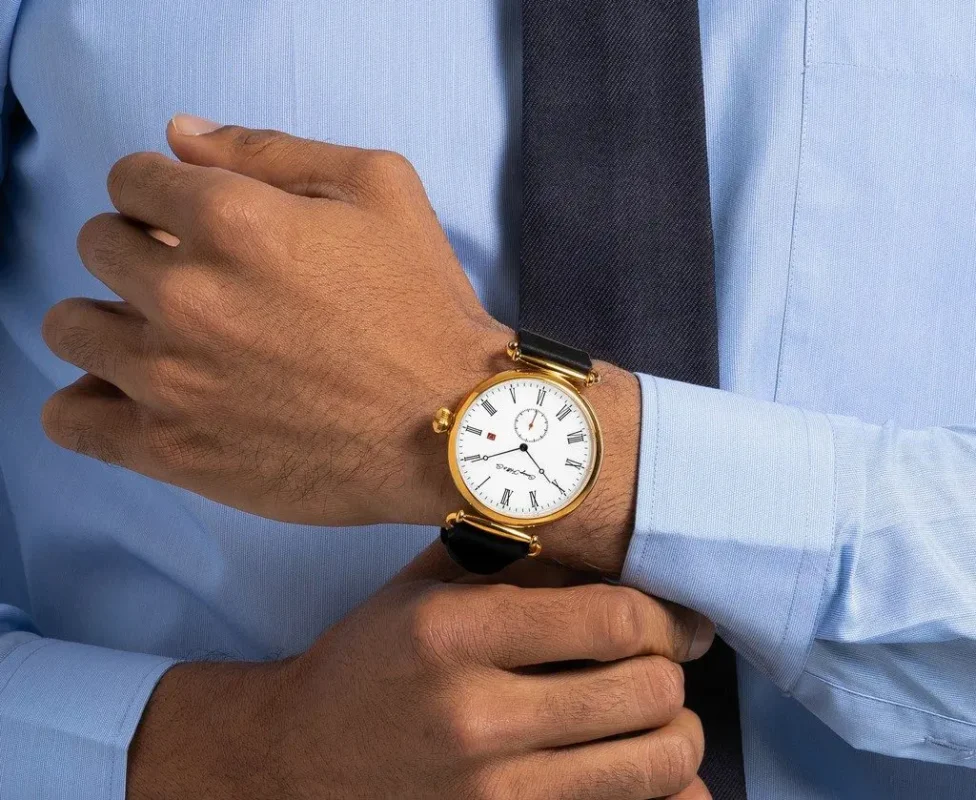 what wrist to wear watch